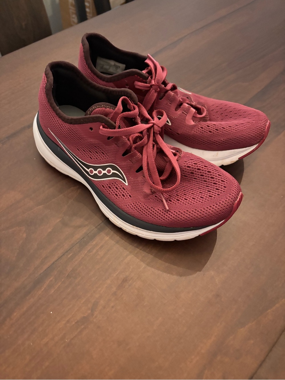 Saucony Burgundy and White Athletic Running Shoes women’s size 5